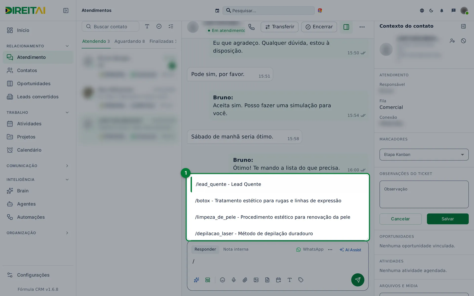 Lista Mensagens rápidas aberta acima do campo depois de digitar a barra