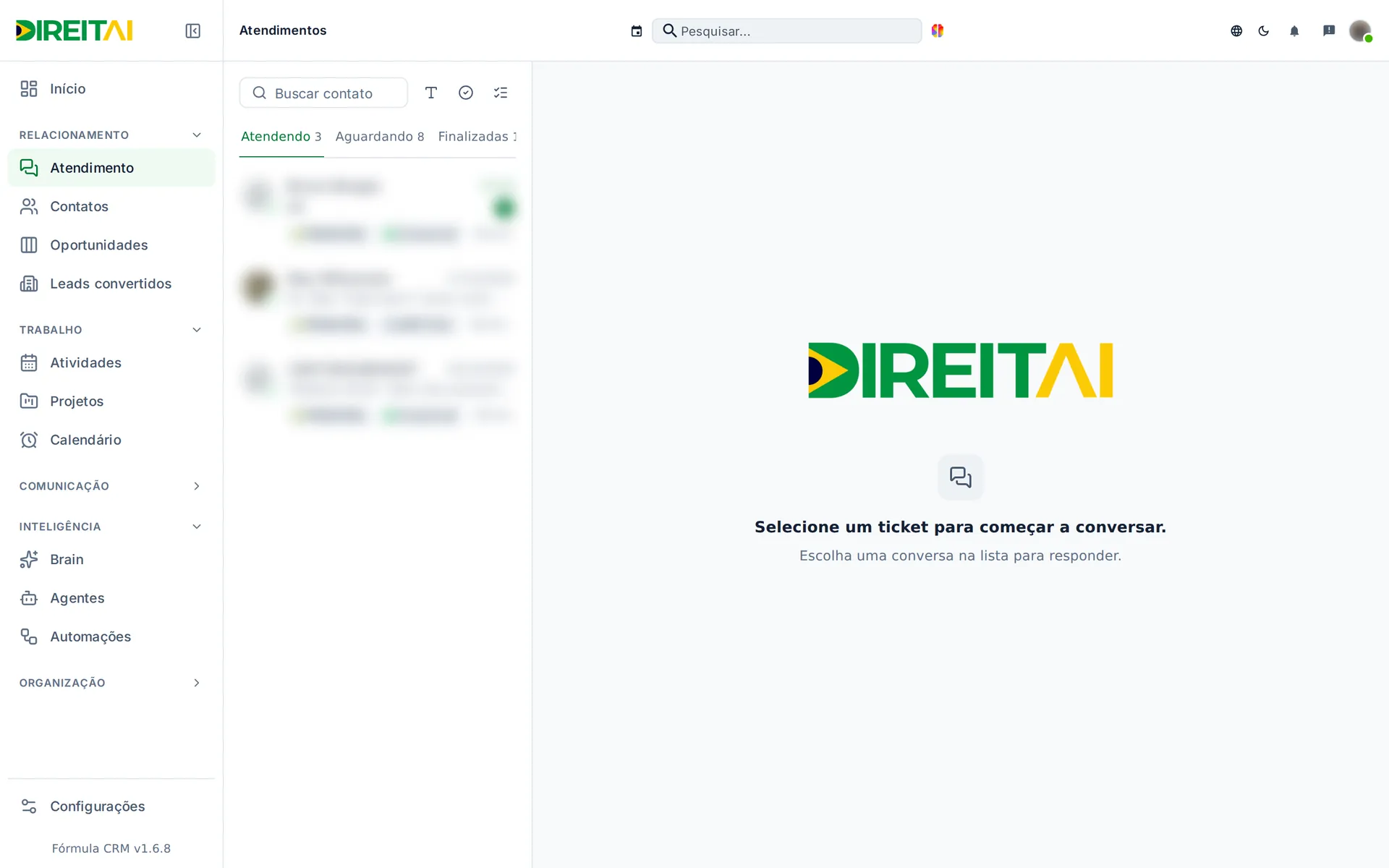 Tela de Atendimento: lista de conversas à esquerda e área da conversa à direita