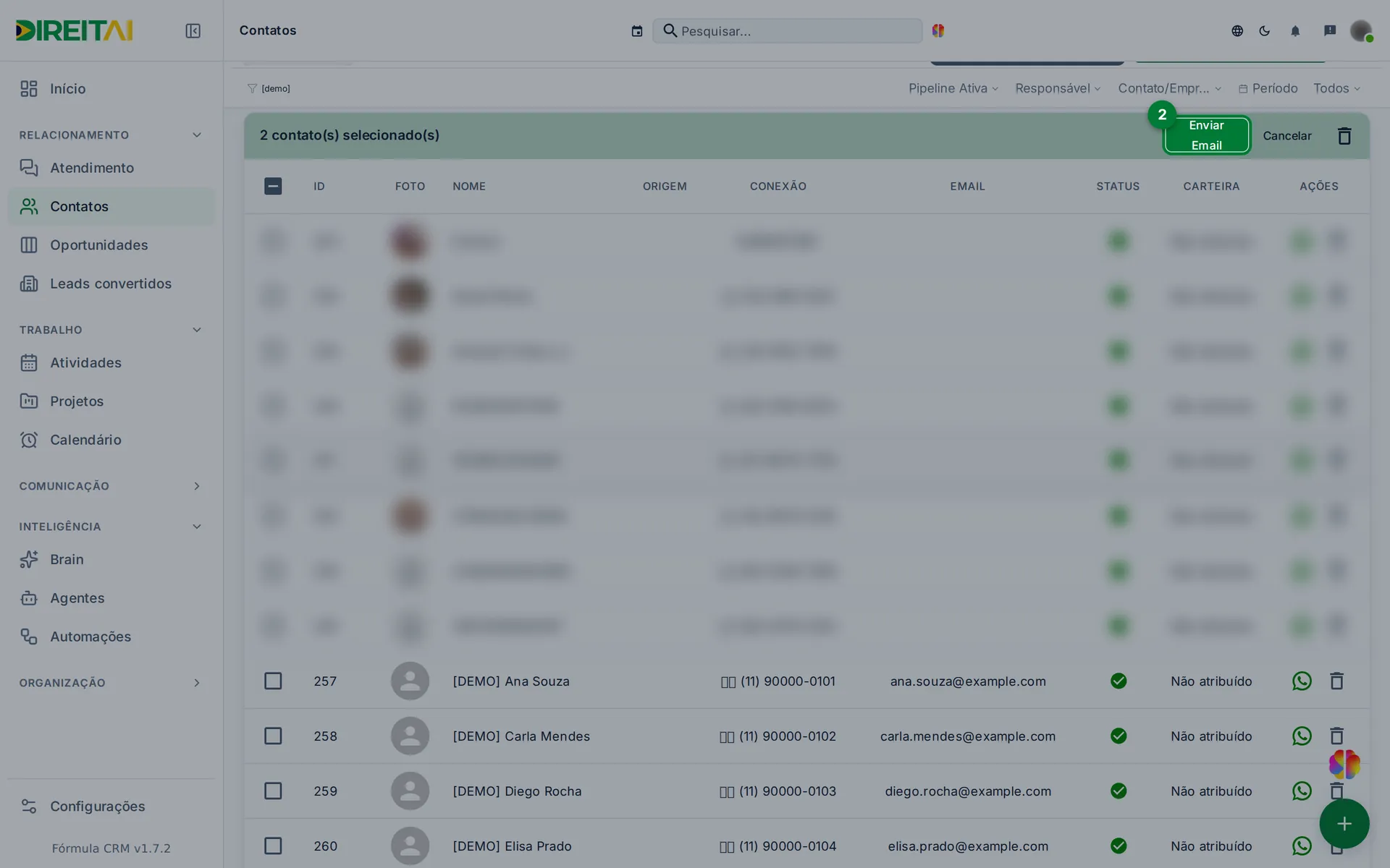 Dois contatos [DEMO] selecionados e o botão Enviar Email destacado